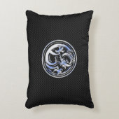 クロムドラゴンクレストダークカーボンファイバープリント アクセントクッション (正面(垂直))