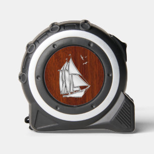 クロムライクセイルボートオンマホガニー航海のプリント メジャー