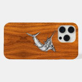 クロムライクマーリンオンチークデコール iPhoneケース (裏面横)