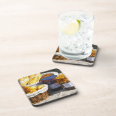 クロワサンとチョコレートパンの入ったバスケット。 コースター (右側)