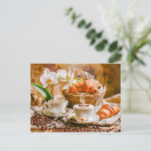 クロワッサンとランを持つ2つのカプチーノ シーズンポストカード (スタンド正面)