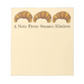 クロワッサンパーソナライズされたベーカー菓子のキッチン ノートパッド (正面)