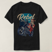 クロースサンタバイクもしくは自転車に乗る人のクリスマスを伴わないおもしろい反逆者 Tシャツ (デザイン正面)