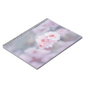 クローズアップさくらんぼのピンク色の花 ノートブック (左側)