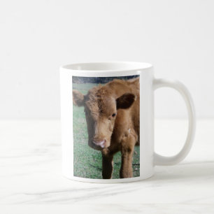 クローズアップのかわいい子牛のコーヒー・マグ コーヒーマグカップ