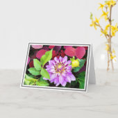 クローズアップパープルダリアグリーンと紅葉 カード (黄色い花)