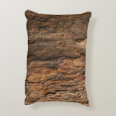 クローズアップ写真では茶色の木が樹皮を立てる アクセントクッション (裏面(縦))