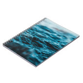 クローズアップ撮影における水波 ノートブック (左側)