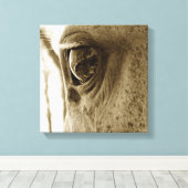 クローズアップ白馬の目のセピア像 キャンバスプリント (インサイチュ (ウッドフロア))