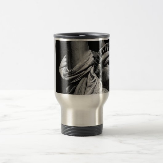 クローズアップ白黒の自由の女神ニューヨーク トラベルマグ (中央)