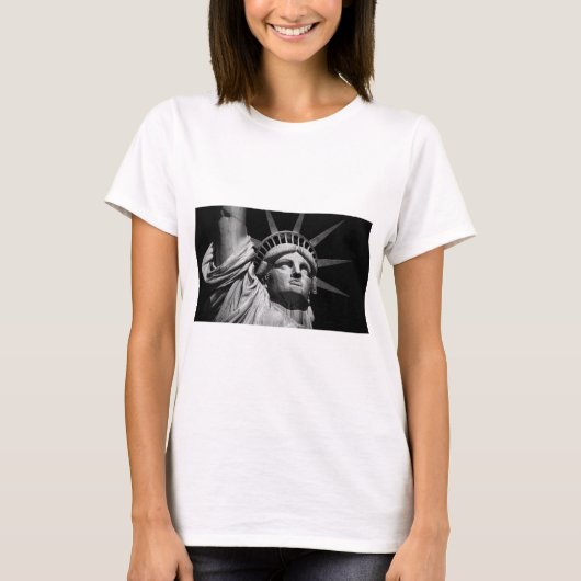 クローズアップ白黒の自由の女神ニューヨーク Tシャツ (正面)