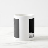 クローズアップ白黒ホースinナイト コーヒーマグカップ (中央)