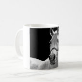 クローズアップ白黒ホースinナイト コーヒーマグカップ (正面左)