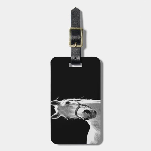 クローズアップ白黒ホースinナイト ラゲッジタグ (正面縦)
