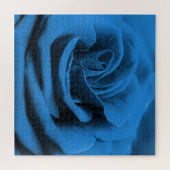 クローズアップ青の赤のローズ、マクロ美しい。 ジグソーパズル (横)