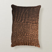 クローズアップ：ワニ革のテクスチャ。 アクセントクッション (裏面(縦))