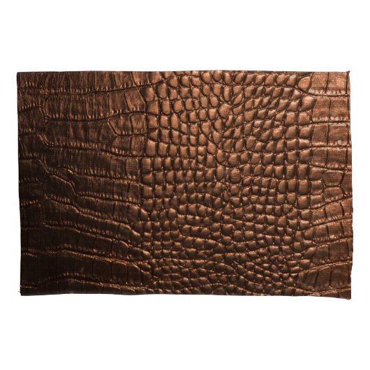 クローズアップ:ワニ革のテクスチャ。 枕カバー (正面)