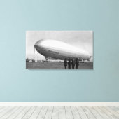 クローズアップGraf Zeppelin Blimpビュー キャンバスプリント (インサイチュ (ウッドフロア))