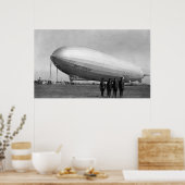 クローズアップGraf Zeppelin Blimpビュー ポスター (キッチン)