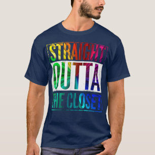 クローゼットのLGBTゲイプライドTシャツをまっすぐ出る Tシャツ