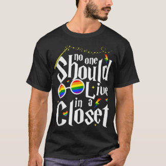 クローゼットのLgbtqゲイプライド・プロに住むべきでない Tシャツ