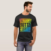 クローゼットLGBTレインボー誇りを持ったギフトを真っすぐ出て Tシャツ (正面フル)