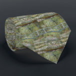 クロードモネ水リリー日本の池（歩道橋） ネクタイ<br><div class="desc">クロード・モネ(1840-1826)は印象派の運動の祖フランスのの一人である。彼はユリや水の絵画で最も有名かもしれない。印象主義という用語は、彼の「インプレッション、日絵画出」というタイトルに由来する。 当社の製品はすべて、解像度、色および詳細を提供するために慎重に編集された最高の大きな画像で作られている。</div>