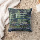 クロード・モネの『水芙蓉の池の橋』 クッション (ブランケット)