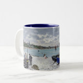 クロード・モネ| Sainte-Adresseのビーチ ツートーンマグカップ (正面左)