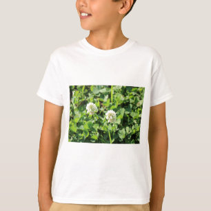 クローバーと花 Tシャツ