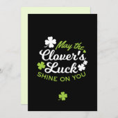 クローバーの幸運のお守り: クローバーの幸運が輝きますように 招待状 (正面/裏面)