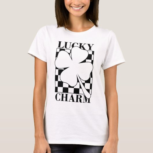 クローバーの抱擁 – 幸運の本質 Tシャツ (正面)