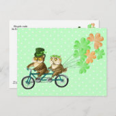 クローバーのbaloonsを持つアイルランドのbicyсleのフクロウ ポストカード (正面/裏面)