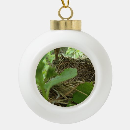 クワの最近造られたしかし空の鳥の巣 セラミックボールオーナメント (正面)