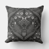 クワガタとシダ、黒と白 クッション (正面)