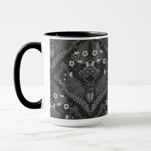 クワガタとシダ、黒と白 マグカップ (左)