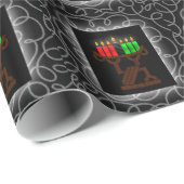 クワンザが黒と銀のキャンドルに火を付ける ラッピングペーパー (ロールコーナー)