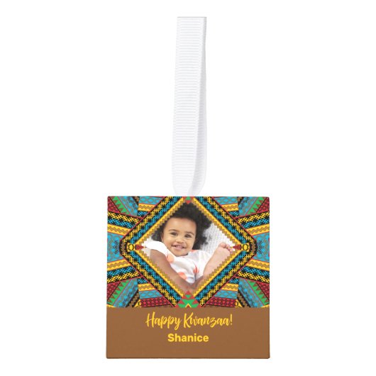 クワンザカスタムア明るい色のダイヤモンドパター キューブオーナメント (正面)