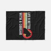 クーガーがいると人生はもっと楽しい 面白い名言 クーガー フリースブランケット (正面(横))