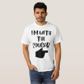 クーガーTシャツを着ている Tシャツ (正面フル)