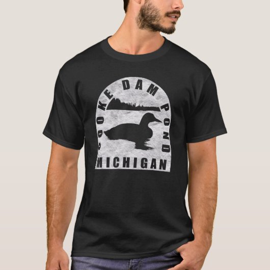 クークダムポンドルーンミシガン Tシャツ (正面)