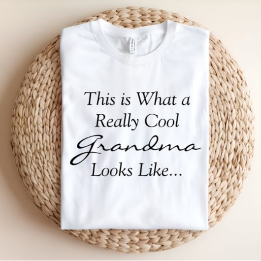 クールおばあちゃんTシャツ Tシャツ