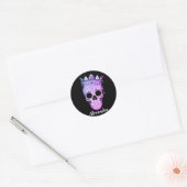 クールでカスタムな文字の王室のな紫色王Skull及び十字 ラウンドシール (封筒)