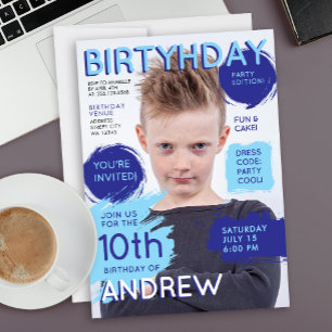 クールで楽しい青い雑誌の表紙少年 誕生日 写真 招待状