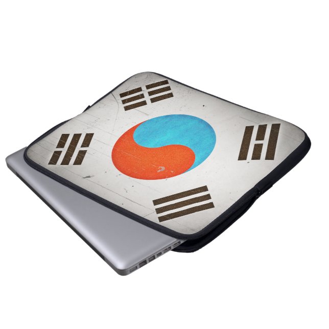 クールで芸術的なヴィンテージの汚い南朝鮮の旗 ラップトップスリーブ (正面下部)