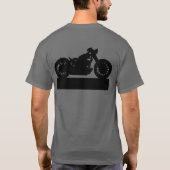 クールで黒く写実的なオートバイ Tシャツ (裏面)