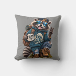 クールなアライグマのハイカー グッドバイブス アドベンチャー スロー クッション