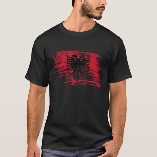 クールなアルバニアの旗のデザイン Tシャツ (正面)