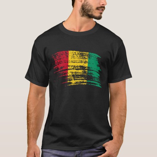 クールなギニアの旗のデザイン Tシャツ (正面)