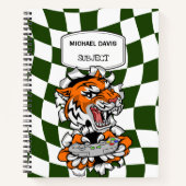 クールなタイガーゲーマーがビデオゲームのコントローラを持っている ノートブック (正面)